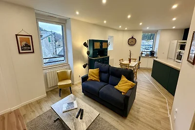 Moderne Schutzhütte am Dorfrand