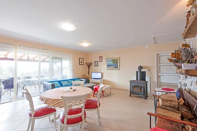 Moderna casa vacanze a Mandre con barbecue