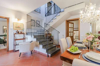 Villa vicino Lucca con vista vigneti