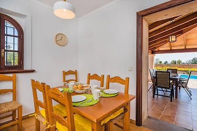 Friedliche Landvilla mit Pool