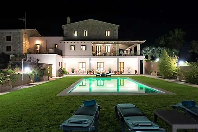Luxuriöse Villa mit privatem Pool