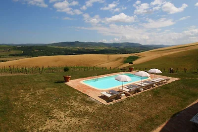 Bauernhaus in Castel del Piano mit Pool