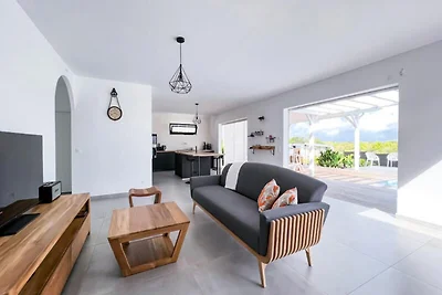 Villa a Saint-François con piscina e giardino