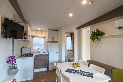 Mobilhome im Ferienpark mit grosser...