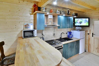 Holzhaus am Ostrowieckie-See mit Strand