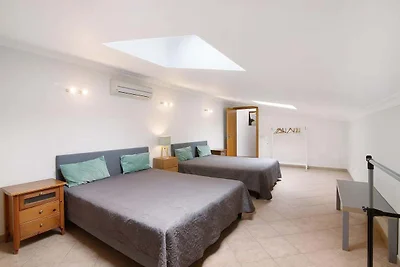 Faszinierendes Ferienhaus in Manta Rota mit...