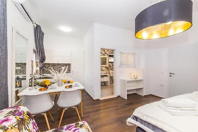 Five bedroom Villa