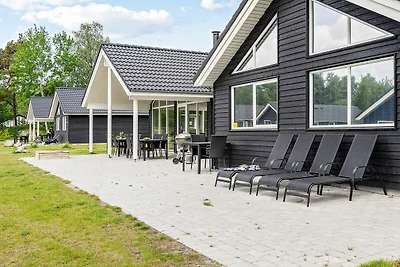 18 Personen Ferienhaus in Væggerløse