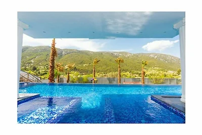 Villa a Kalkan con piscina