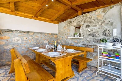 Ferienhaus in Malinska mit Schwimmbecken