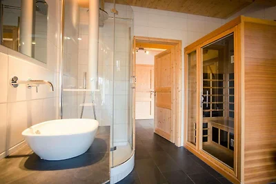 Uitnodigend chalet met infraroodsauna