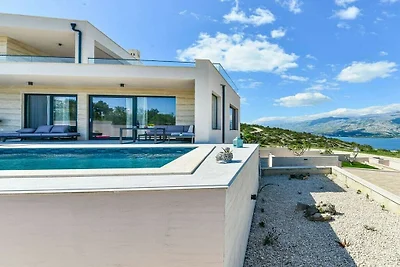 Villa in Vinjerac mit Schwimmbecken