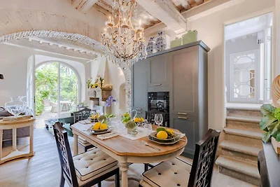 Luxe appartement met privétuin in Lucca