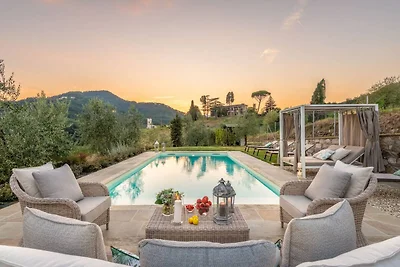 Villa in Lucca met wijngaard en uitzicht