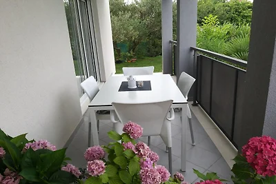 Moderne Wohnung in Kaštel Štafilic mit eingez...