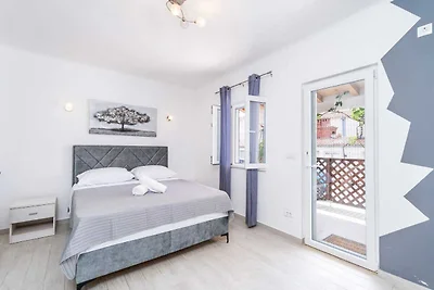 Studio Apartment Feather - Studio Apartment w...
