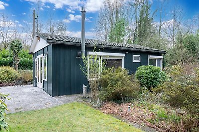 Chalet met grote tuin en eendenvijver