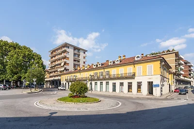 Spaziosa casa vacanze a Verbania con balcone