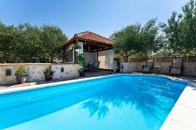 Ferienhaus in Krkovic mit großem Swimmingpool