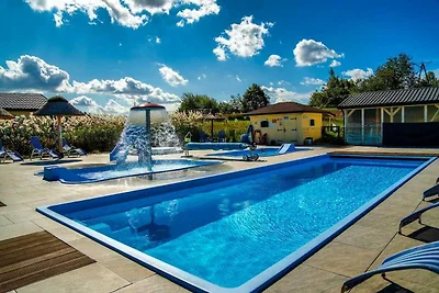 Komfortable Ferienhäuser, Pool und Whirlpool