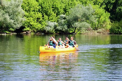 Schönes Ferienhaus in Vézac mit Schwimmbad