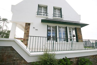 Modernes Ferienhaus in Crozon mit Terrasse