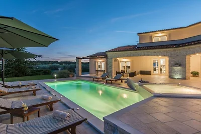 Villa in Vižinada mit Schwimmbecken