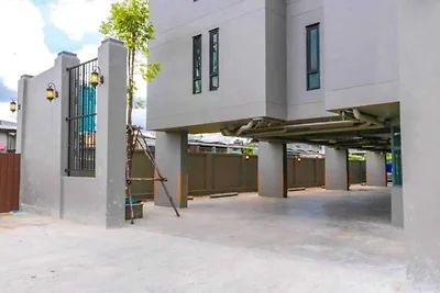 Premier Deluxe-Aufenthalt | Botschaftsviertel