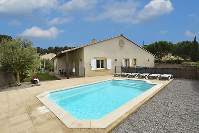 Confortevole villa con jacuzzi