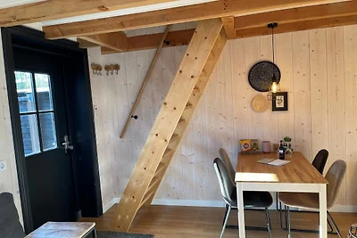 Einladendes Chalet in Monnickendam mit Garten