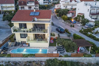 Two Bedroom apartment with Terrace (Cvita)