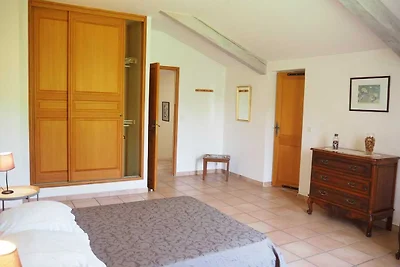 Graziosa casa in pietra con terrazza e giardi...