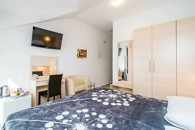 Villa Samba - Two Bedroom Apartment with Balc...