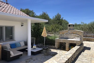 Ferienhaus in Sutivann mit Schwimmbecken