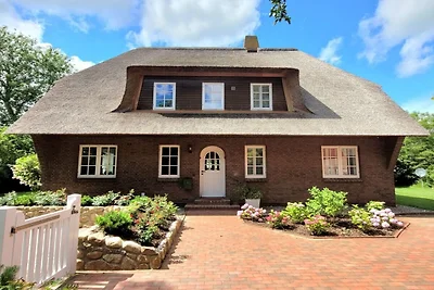 Ferienhaus in Nieblum mit Schwimmbecken