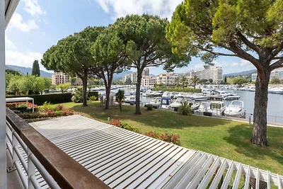 Apartment in Mandelieu-la-Napoule mit Pool