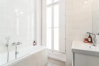 Moderne Wohnung bei Jardin Public