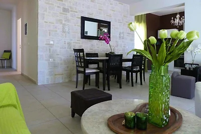 Villa a Nopigia con giardino
