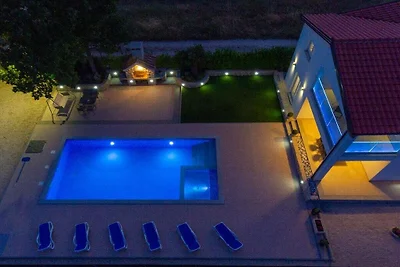 Ferienhaus in Imotski mit Schwimmbecken