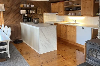 7 person holiday home in Kvenvær