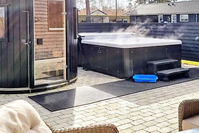14 Personen Ferienhaus in Væggerløse