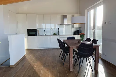 Moderne Villa mit Blick auf den Veere-See