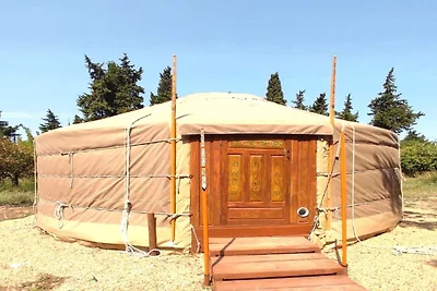 Stupenda yurta della mongola in Provenza