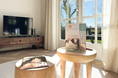 Villa mit weitläufigem, sonnigem Garten