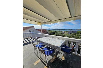 Wohnung in Tribunj mit Balkon und Parken