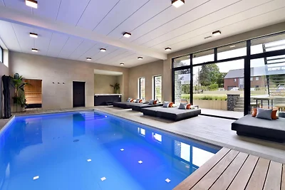 Villa mit Pool und Suiten für 12 Gäste