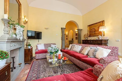Ampio appartamento con giardino privato