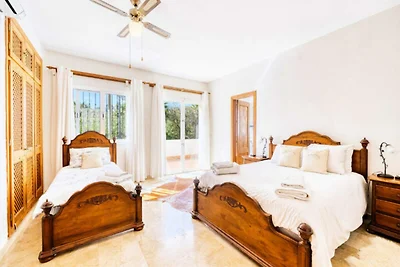 Villa bei Marbella mit beheiztem Pool