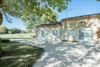 Ferienhaus mit Garten in Saint-Nexans