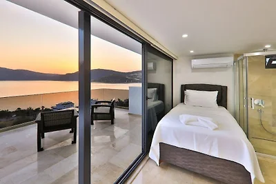 Villa in Kalkan mit Schwimmbecken